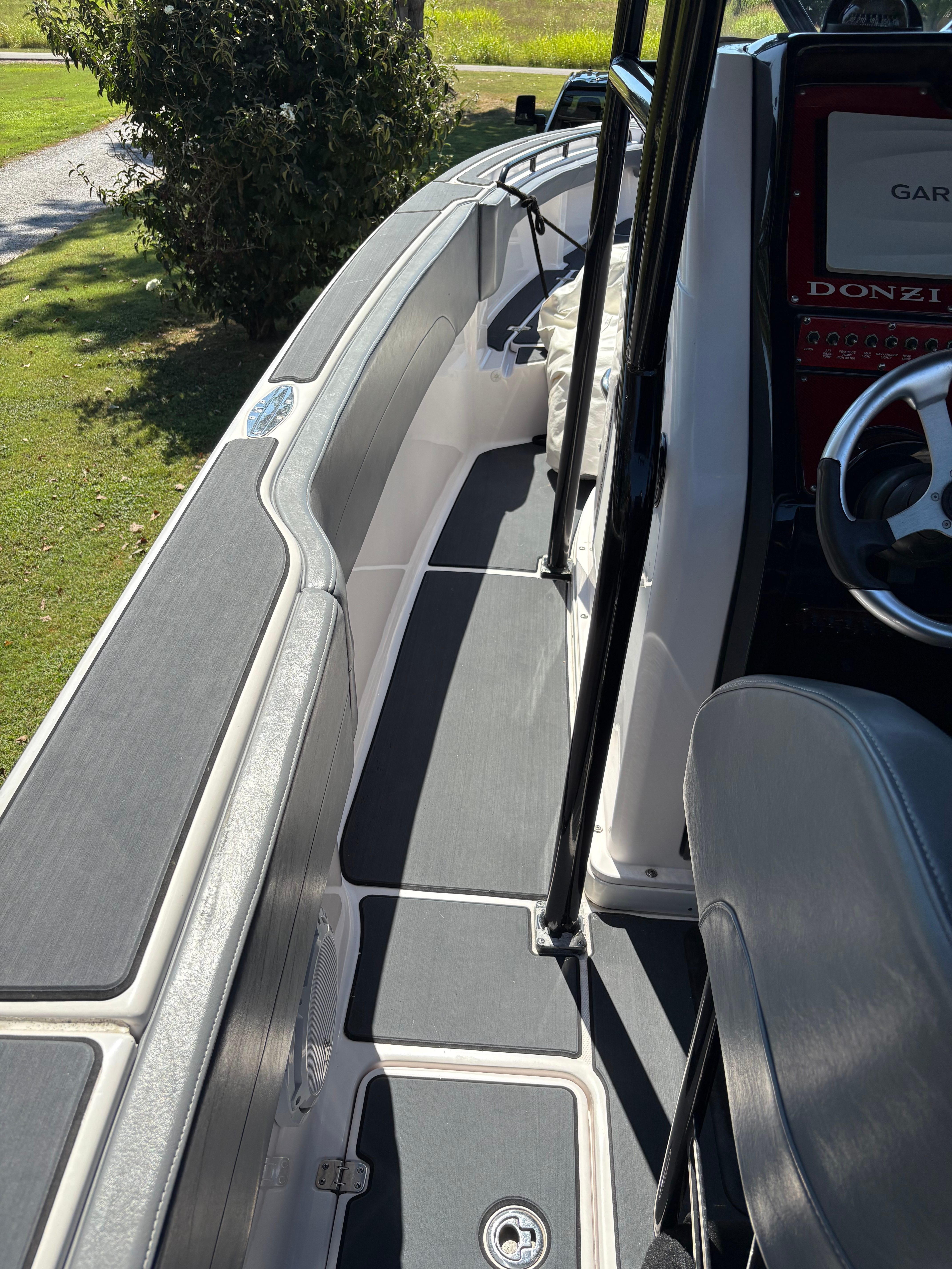 Port side gunwale and walkway with SeaDek non-skid and speakers